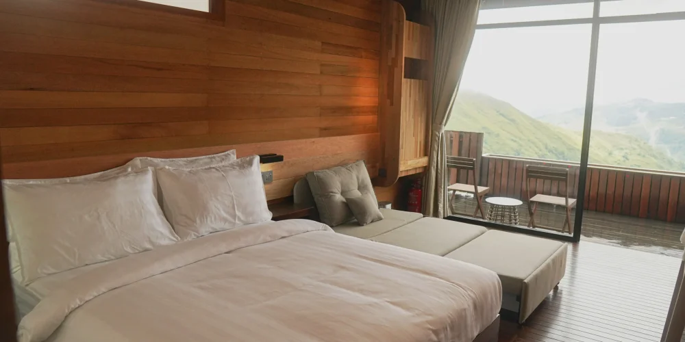 Queen Bed Room